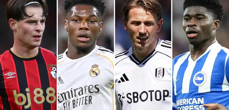 Cuatro jugadores de fútbol en sus respectivos equipos