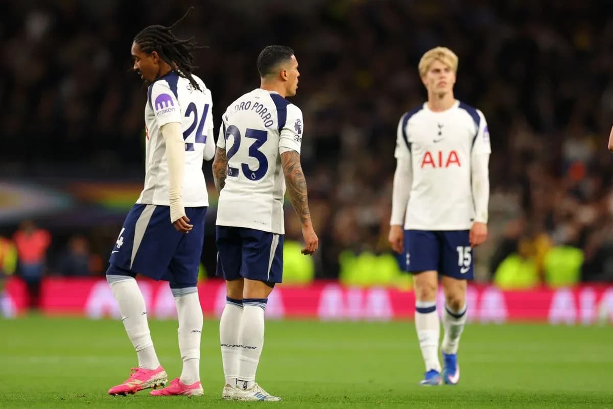 Jugadores de Tottenham en el campo de juego