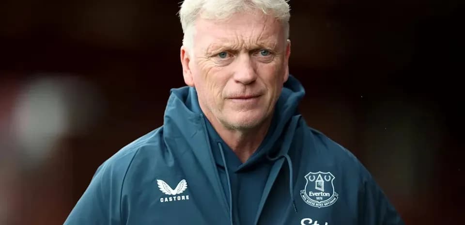 Entrenador de Everton en la zona técnica