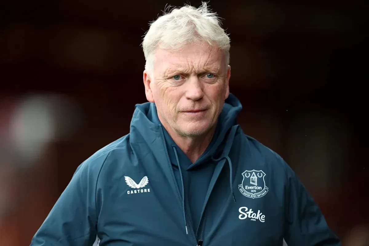 Entrenador de Everton en la zona técnica