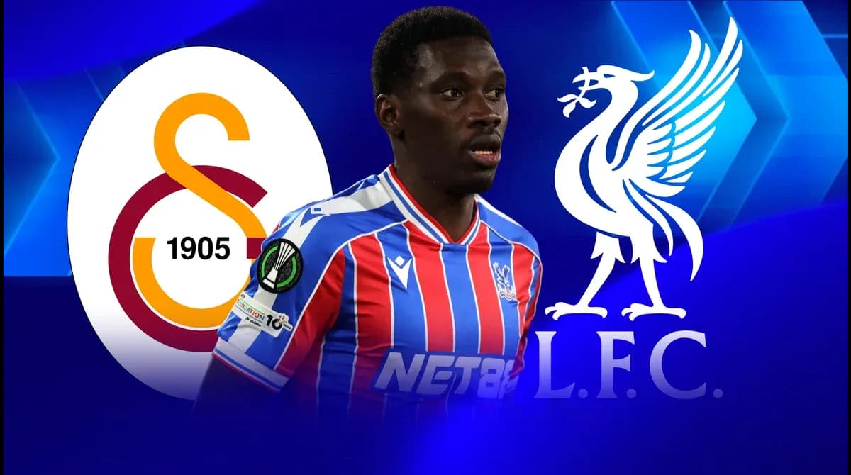 Jugador de fútbol con camisetas de Galatasaray y Liverpool
