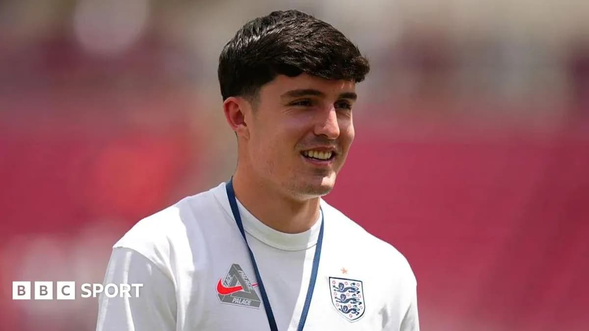 Jugador de Inglaterra sonriendo en el campo