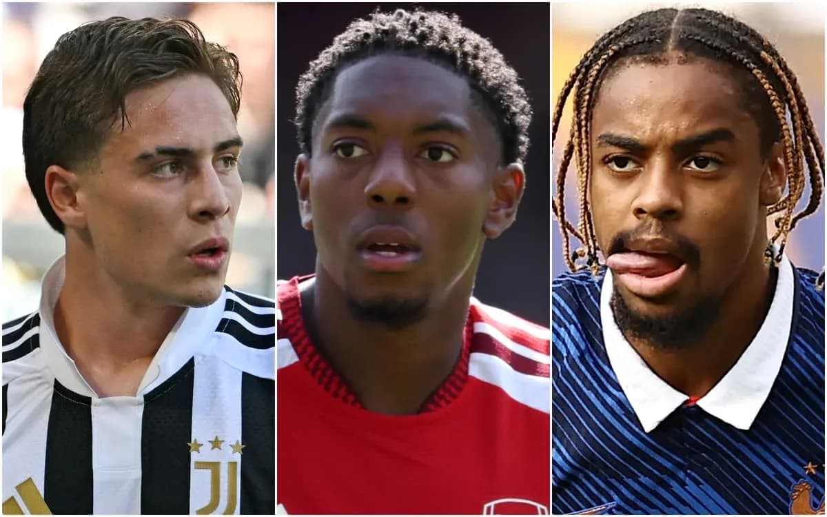 Tres jugadores de fútbol en primer plano