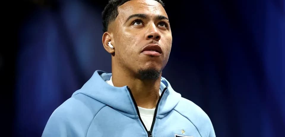 Jugador de Inglaterra mirando hacia arriba en evento