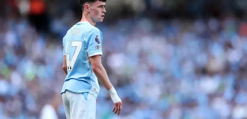 Phil Foden en partido con camiseta de Manchester City