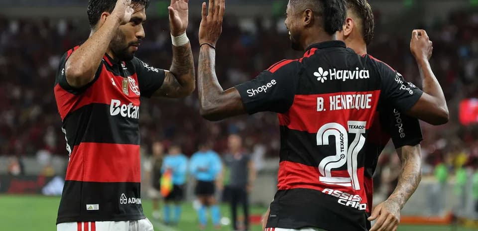 Jugadores de Flamengo celebrando un gol