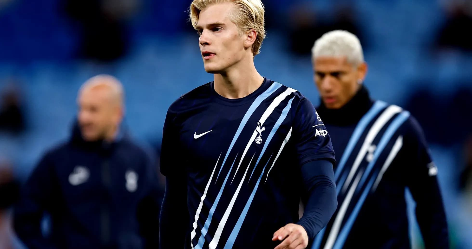Jugador de Tottenham en el calentamiento previo al partido