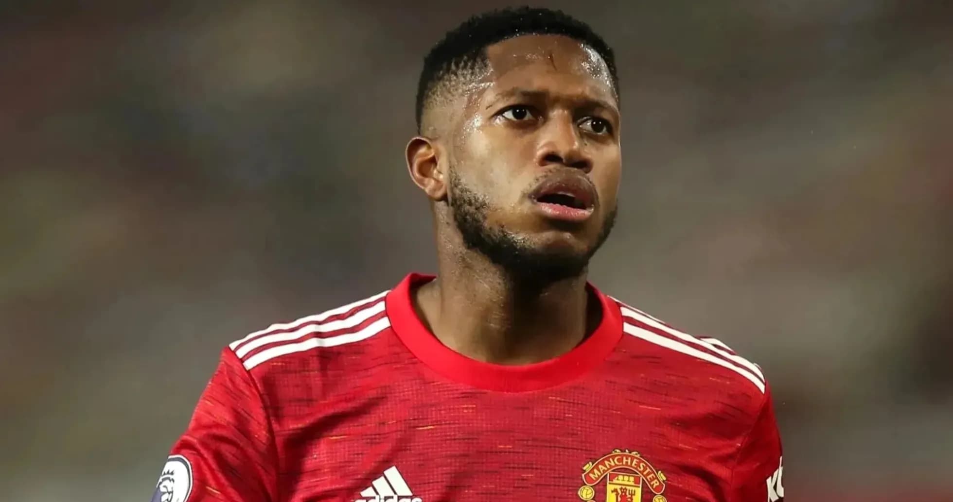 Jugador de Manchester United en camiseta roja