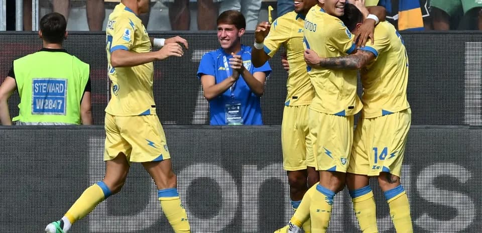 Jugadores de Frosinone celebrando un gol