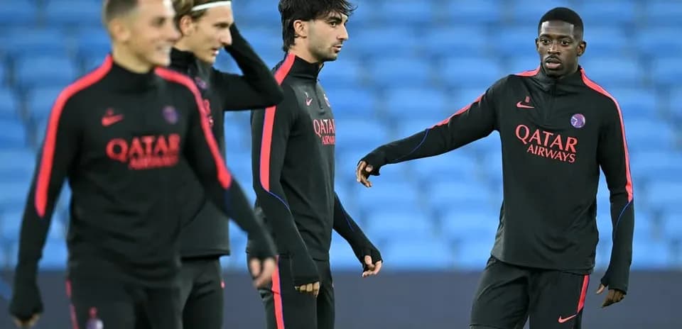 Jugadores de PSG entrenando en el estadio