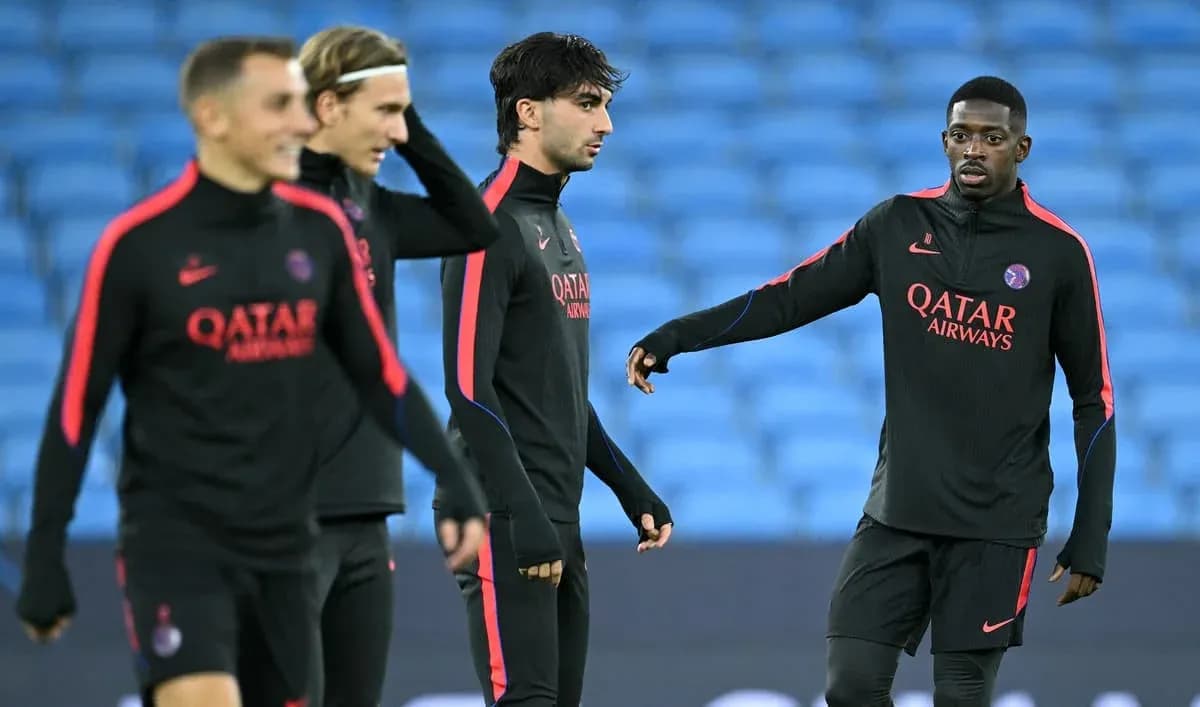 Jugadores de PSG entrenando en el estadio