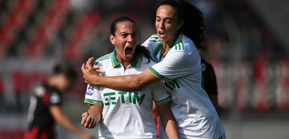 Jugadoras de Sassuolo celebrando un gol