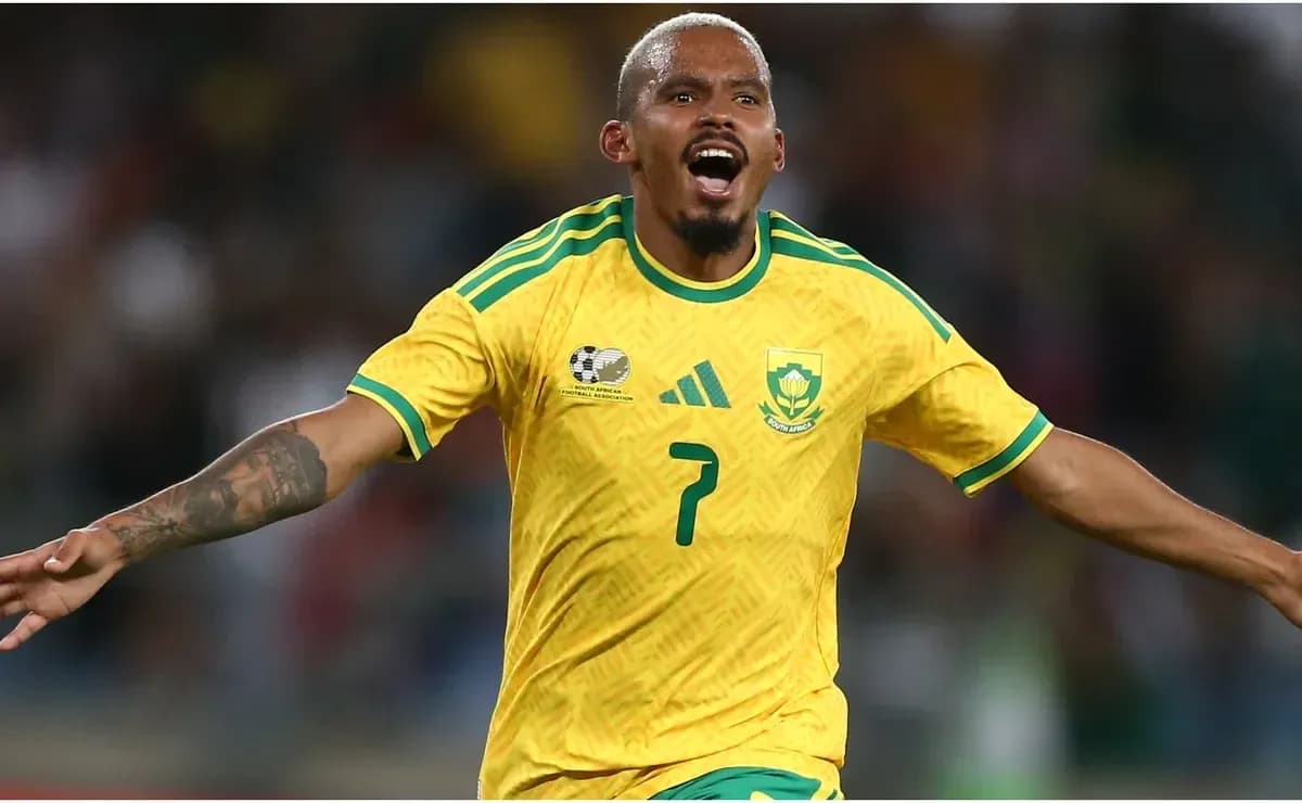 Jugador de Sudáfrica celebrando un gol en partido