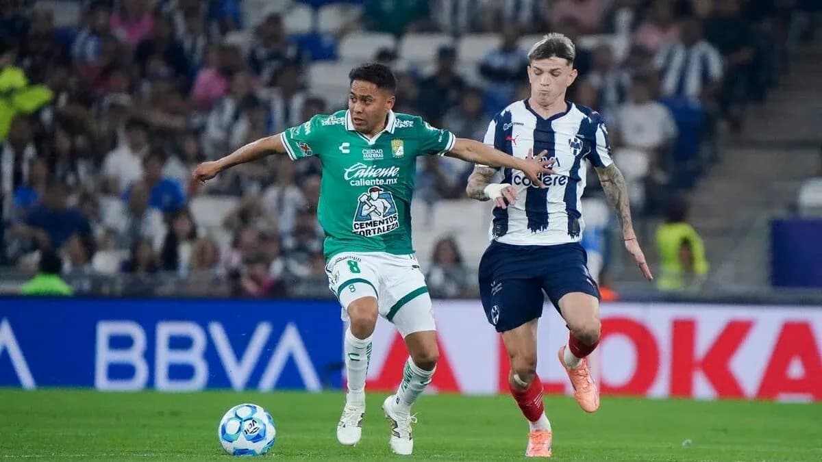 Jugador de León compitiendo con Monterrey