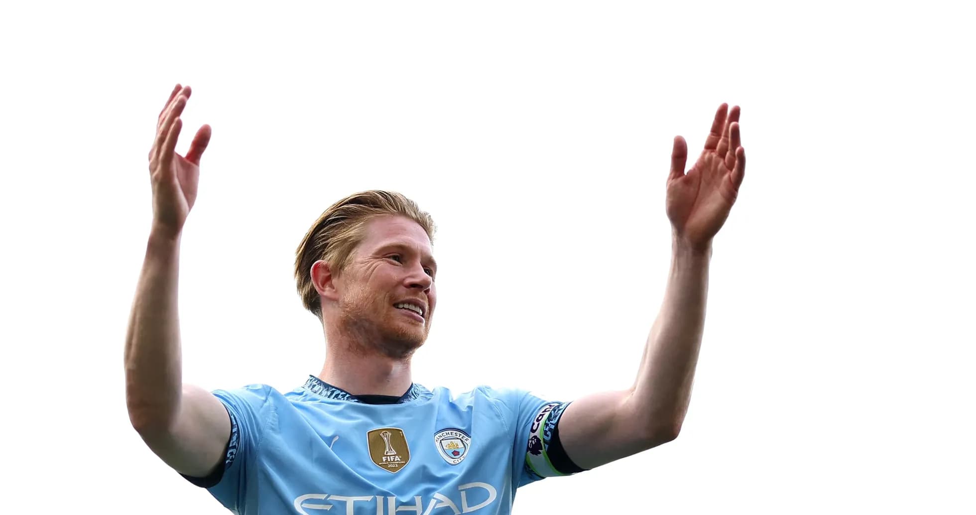 Jugador de Manchester City levantando las manos en señal