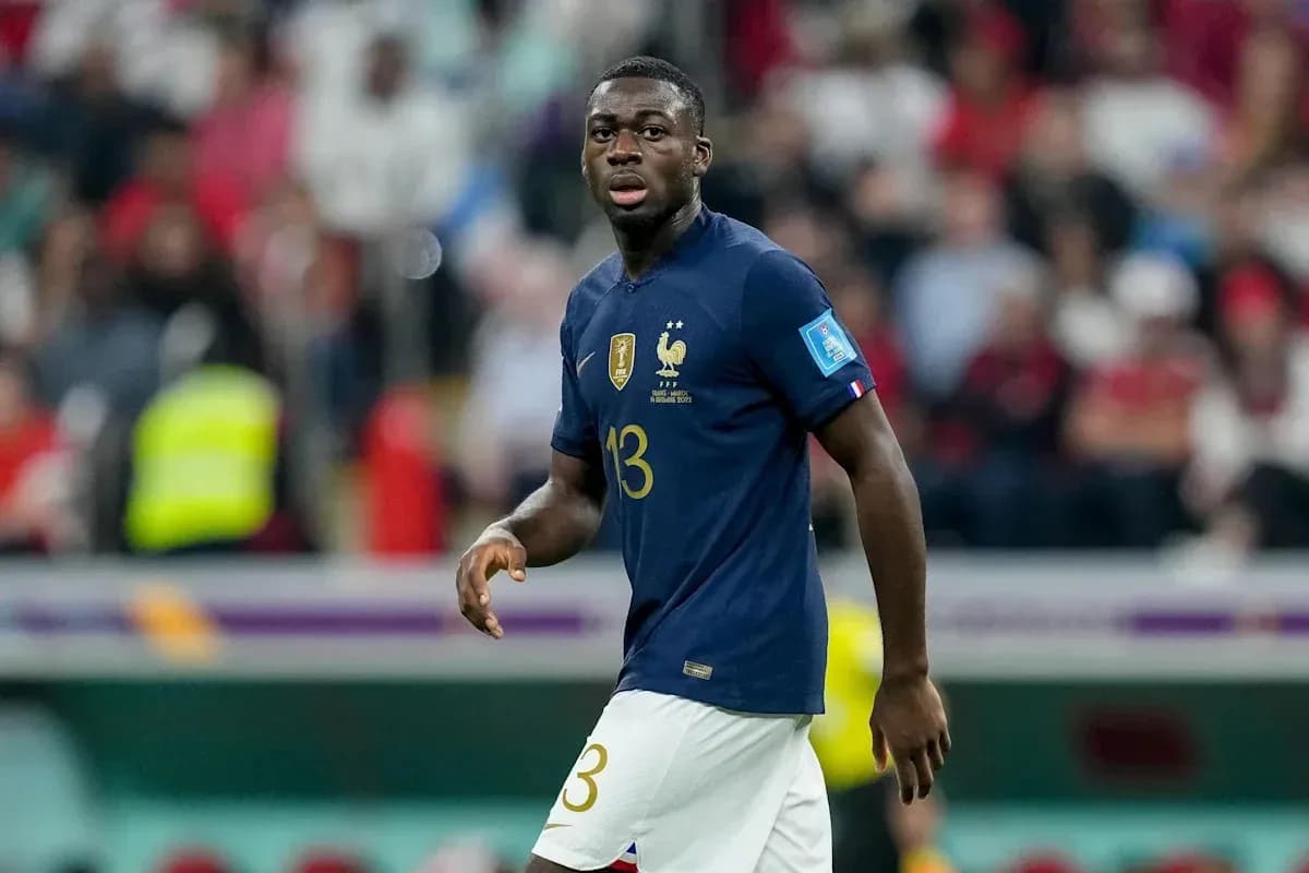 Jugador de Francia en partido de la Copa Mundial