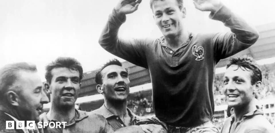 Jugadores de Francia celebrando una victoria histórica