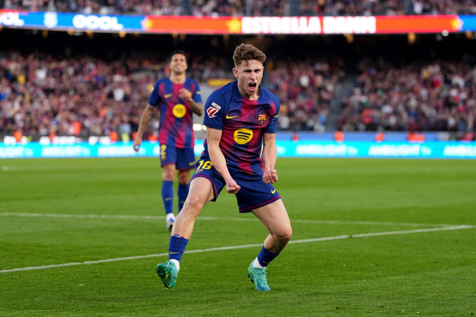 Jugador del Barcelona celebra un gol