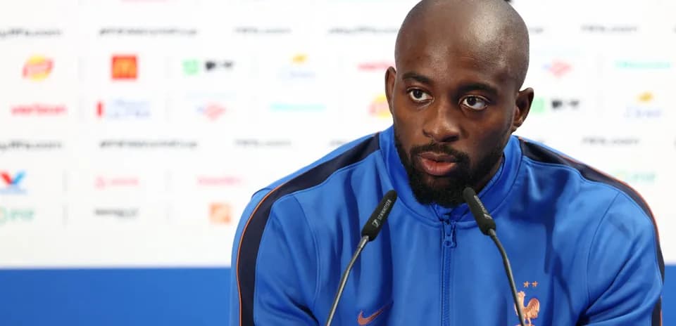 Jugador hablando en conferencia de prensa previa al partido