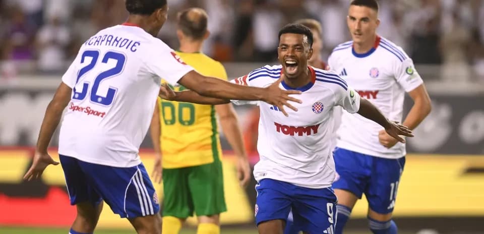 Jugadores de Hajduk Split celebrando un gol
