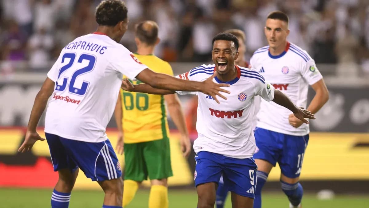 Jugadores de Hajduk Split celebrando un gol