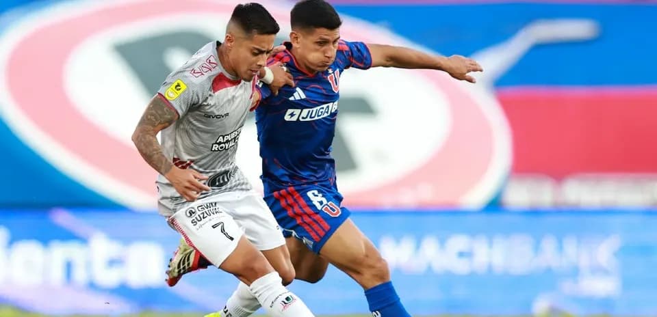 Jugadores en acción durante el partido