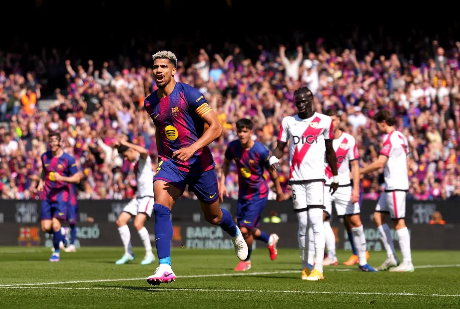 Jugadores de Barcelona celebrando un gol