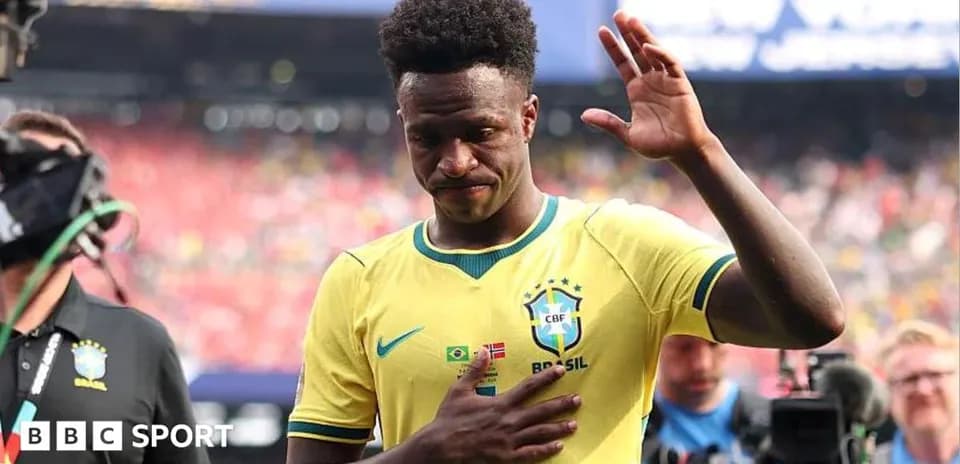 Jugador brasileño saludando tras el partido