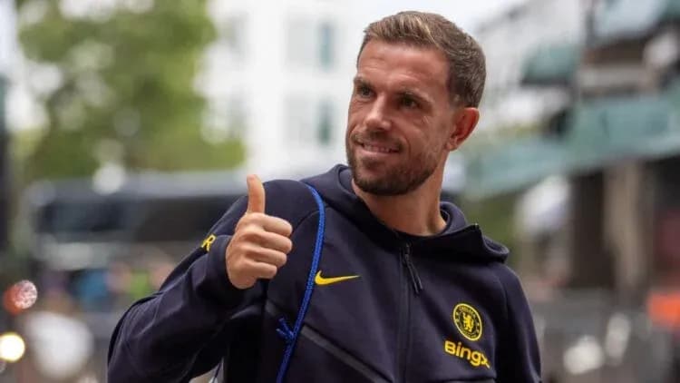 Jugador de Chelsea haciendo un gesto de aprobación