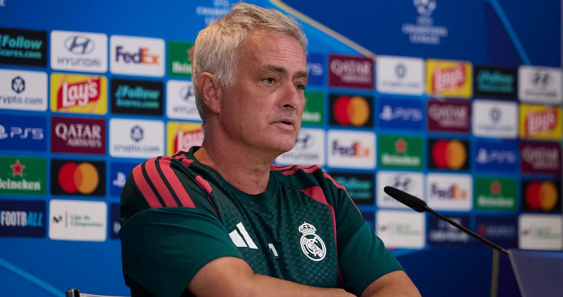 Entrenador en conferencia de prensa de la Champions League