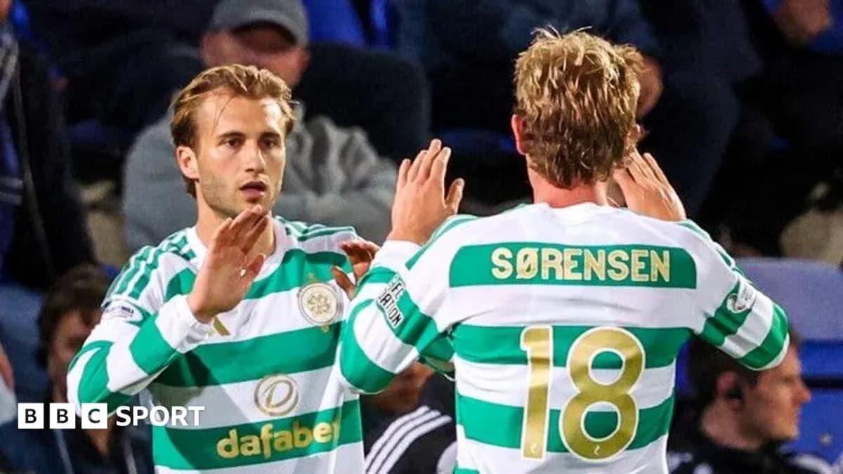 Jugadores de Celtic celebrando un gol en el partido