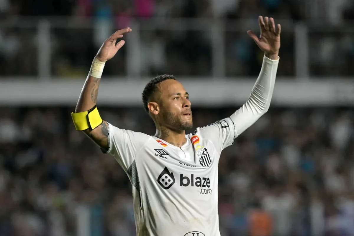 Jugador celebrando en el campo durante un partido