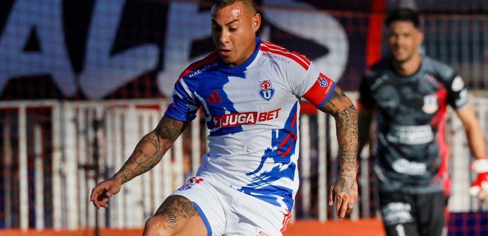 Jugador de Universidad de Chile durante el partido