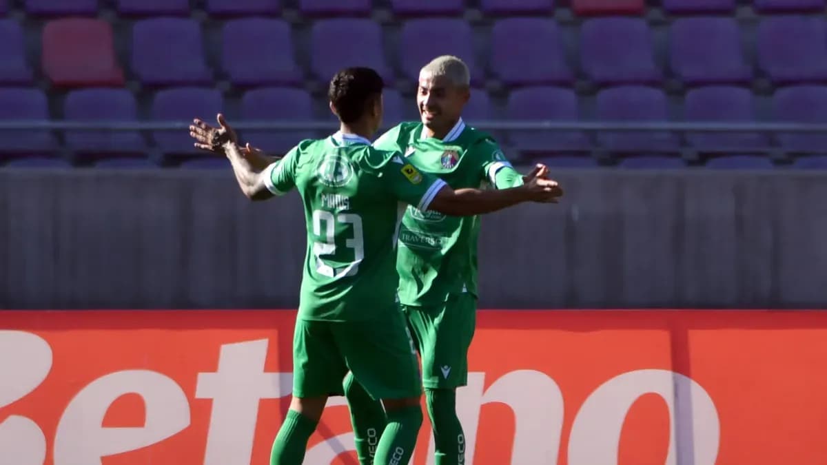 Jugadores de Palestino celebrando un gol