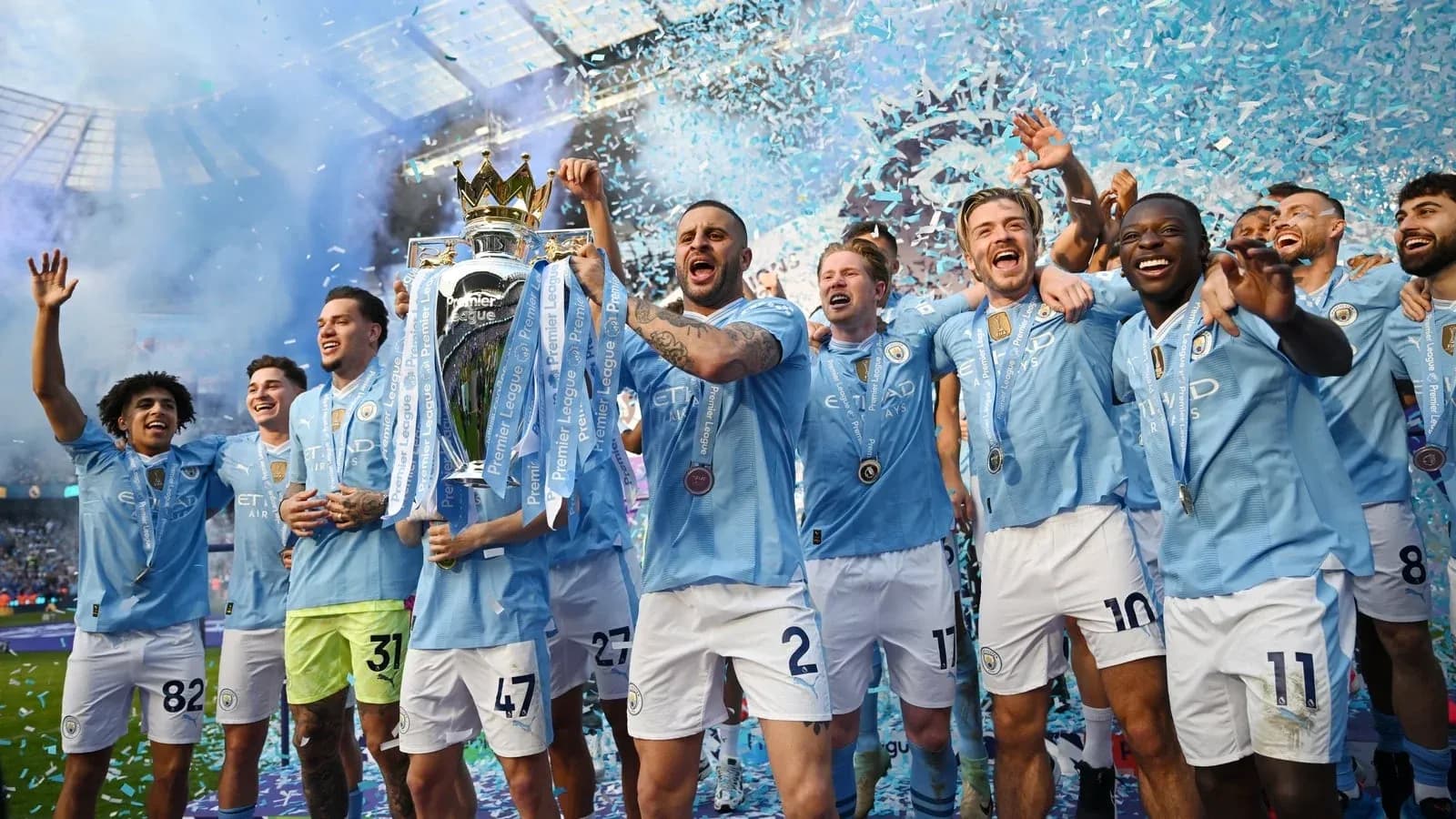 Jugadores de Manchester City celebrando el título de Premier League