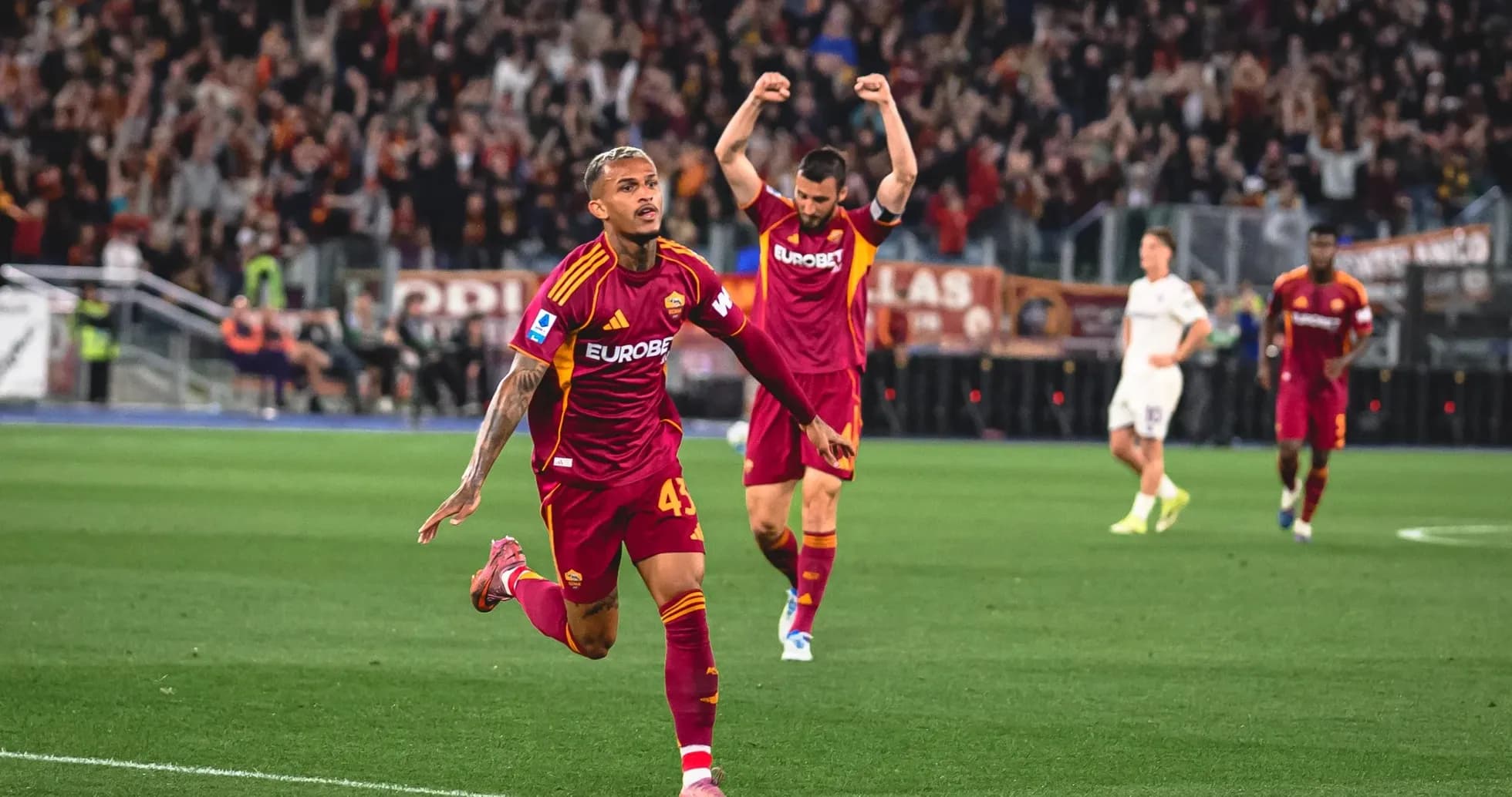 Jugadores de AS Roma celebrando un gol