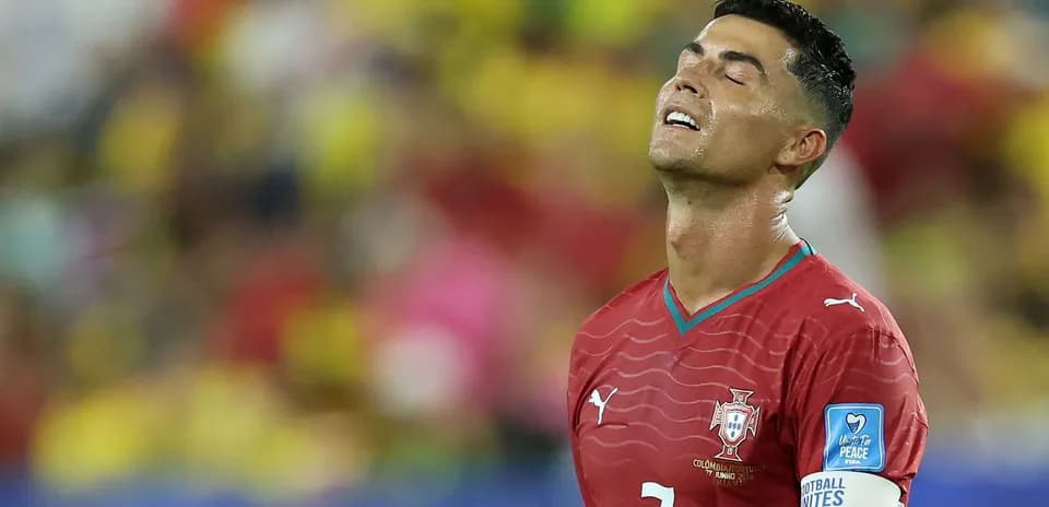 Cristiano Ronaldo en partido con Portugal, expresión de frustración