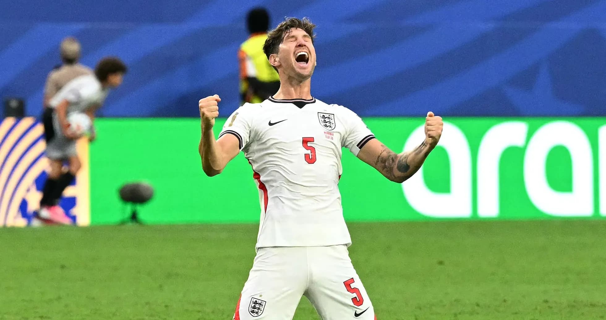 Jugador de Inglaterra celebrando en el campo de juego