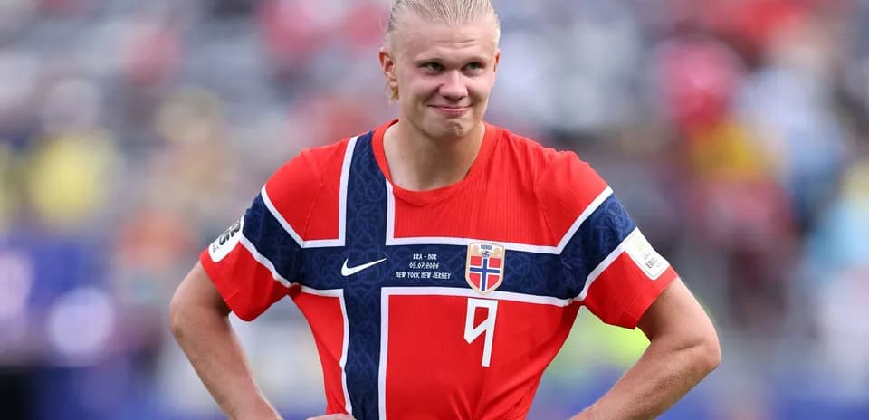 Jugador de Noruega en uniforme durante un partido