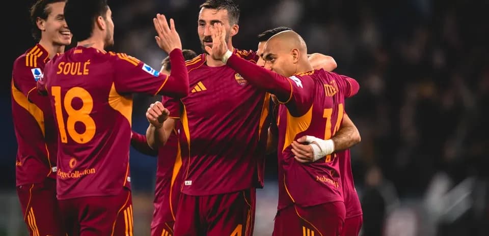 Jugadores de AS Roma celebrando un gol