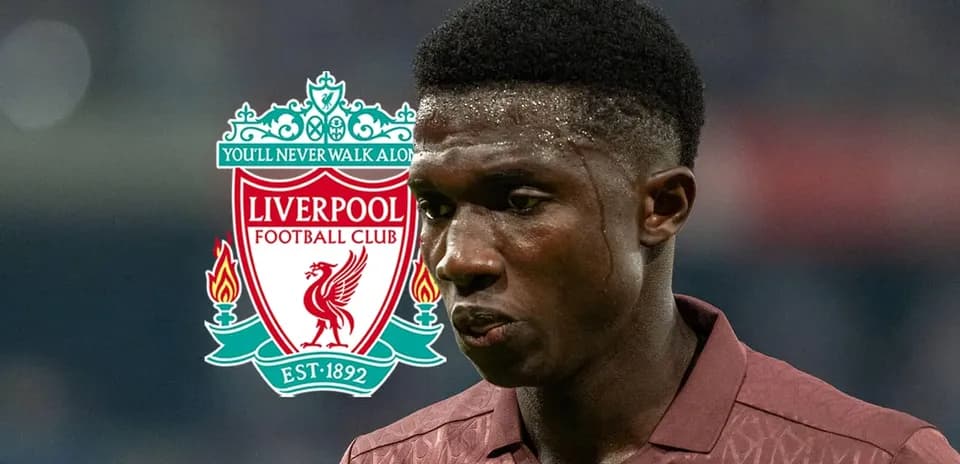 Jugador de Liverpool con camiseta en primer plano