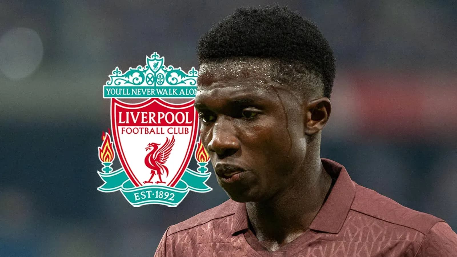 Jugador de Liverpool con camiseta en primer plano