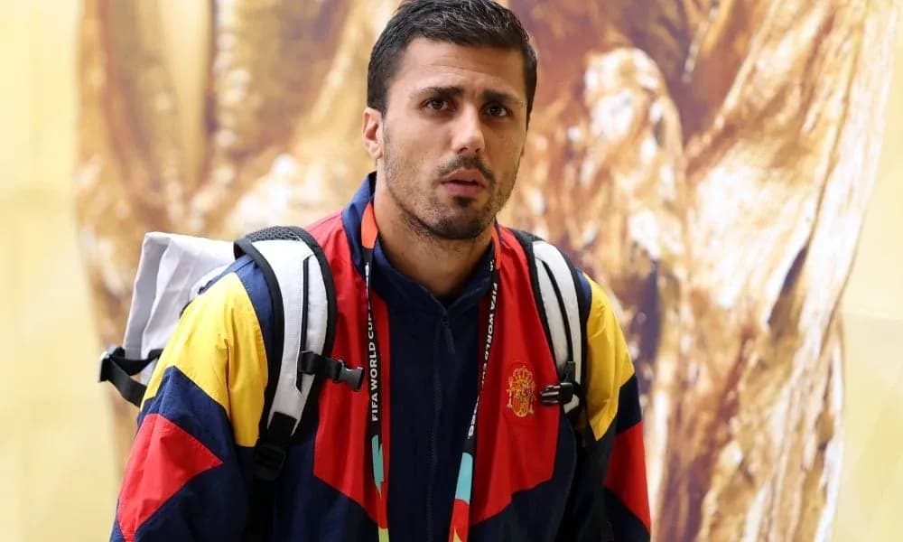 Jugador llegando al evento con mochila y chaqueta
