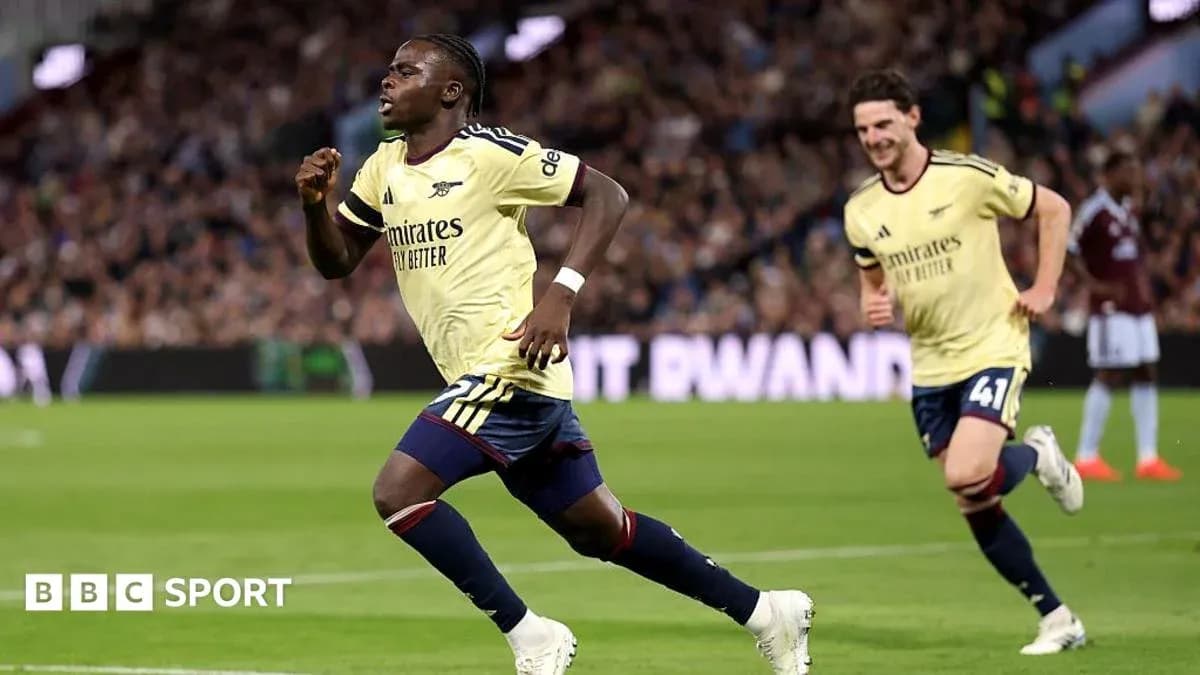 Jugador de Arsenal celebra un gol durante el partido