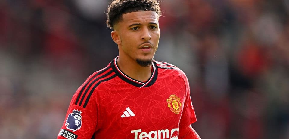 Jugador de Manchester United en uniforme rojo