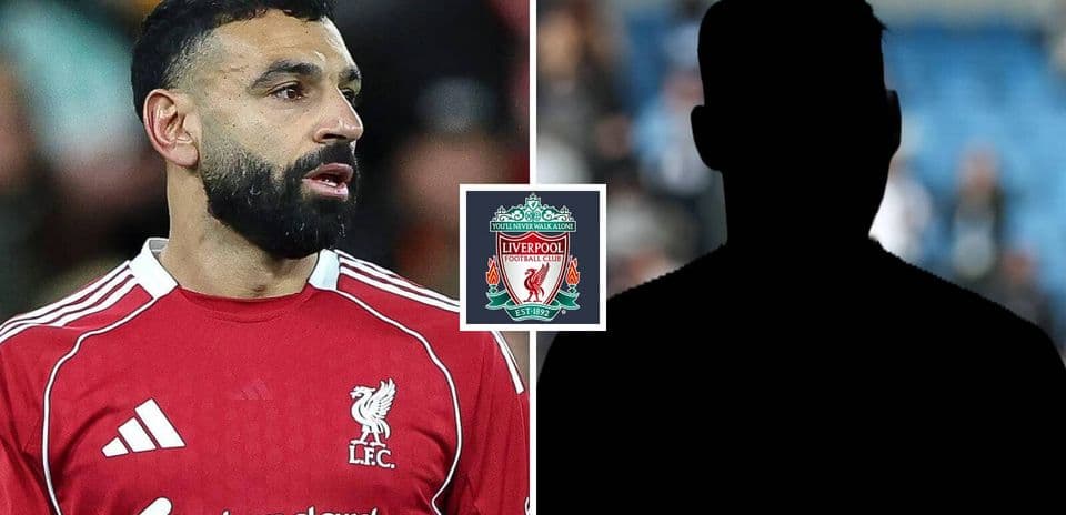 Mohamed Salah en uniforme de Liverpool, silueta a un lado