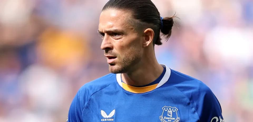 Jugador de Everton con camiseta azul en el campo