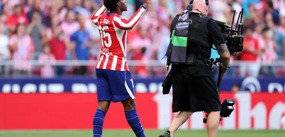 Jugador de Atlético de Madrid celebrando en el campo