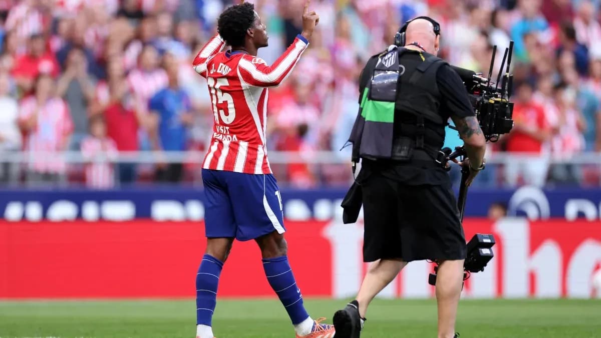 Jugador de Atlético de Madrid celebrando en el campo