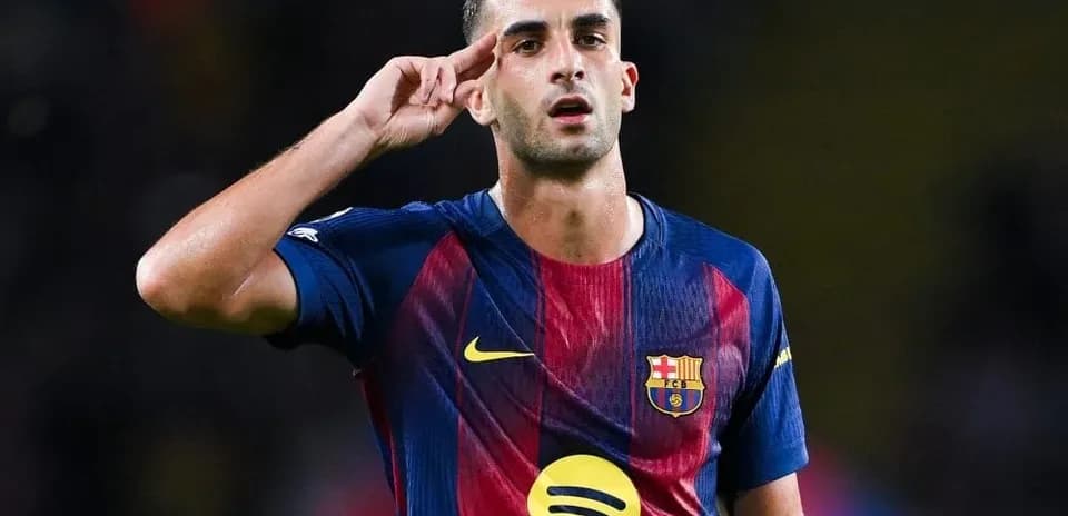 Jugador de Barcelona saludando al público durante el partido